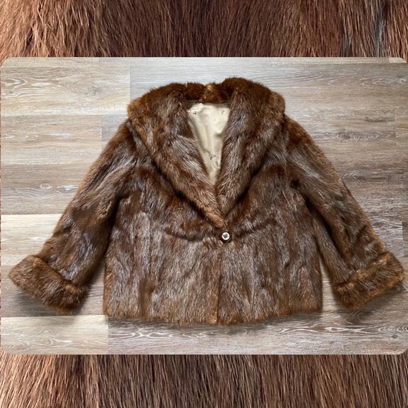 Vintage Fur Coat  🇨🇦 - Picture 11 of 15